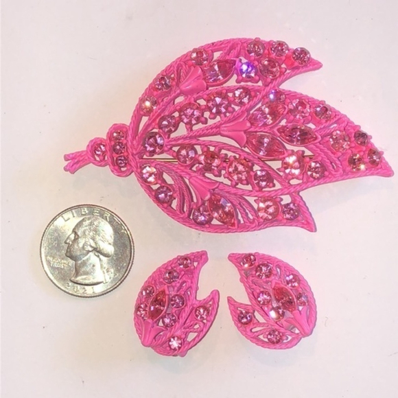 Vintage Hot Pink Barbie Pink Enamel CZ Rhinestone Brooch & Clip On Earrings Set - Picture 4 of 7